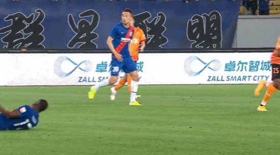 开云棋牌-首红！赵宏略“废人式”飞踹巴索戈 中超新恶人诞生？